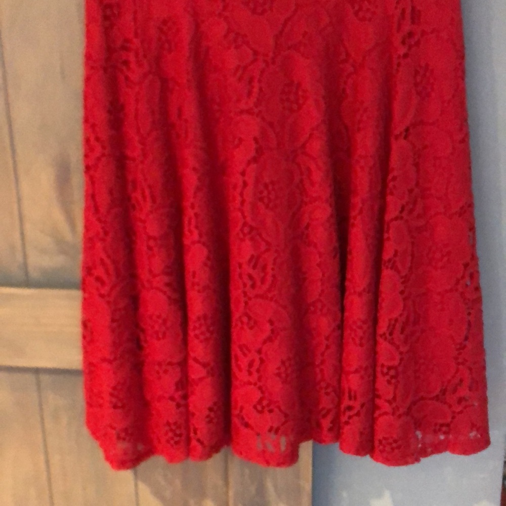 Red lace dress - Picture 7 of 8